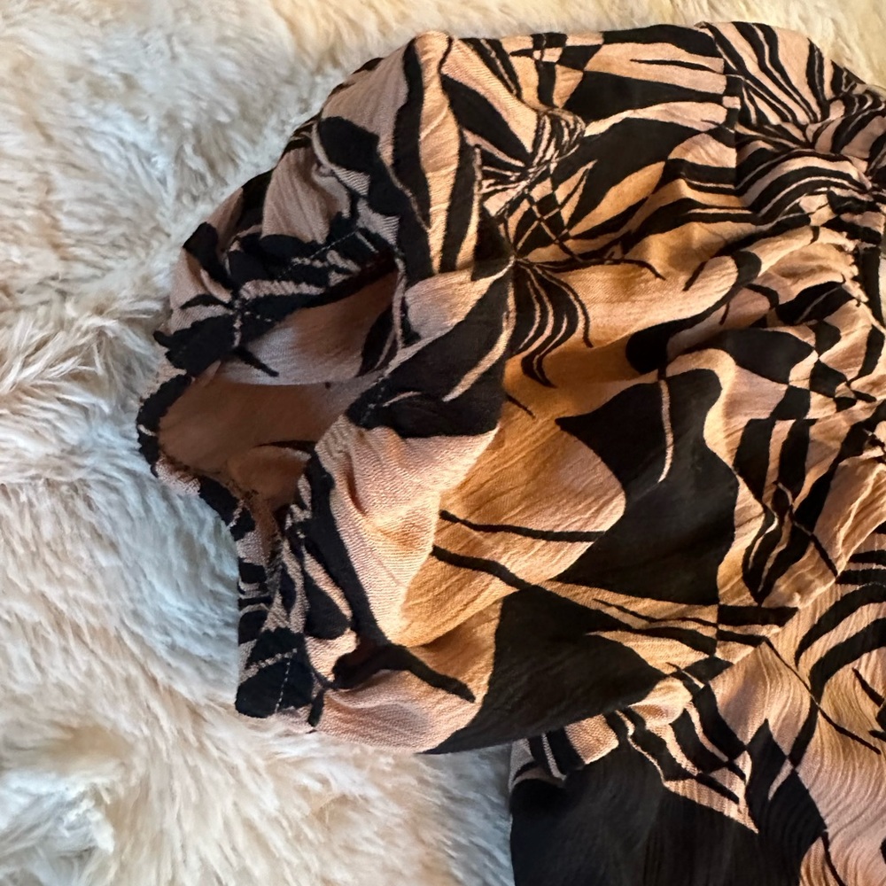 Black and blush tropical Floral top - Picture 2 of 5